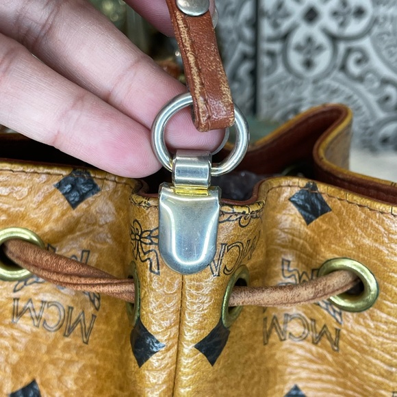 (MT169) Authentic Vintage MCM Bucket Bag/Crossbody - Picture 6 of 9